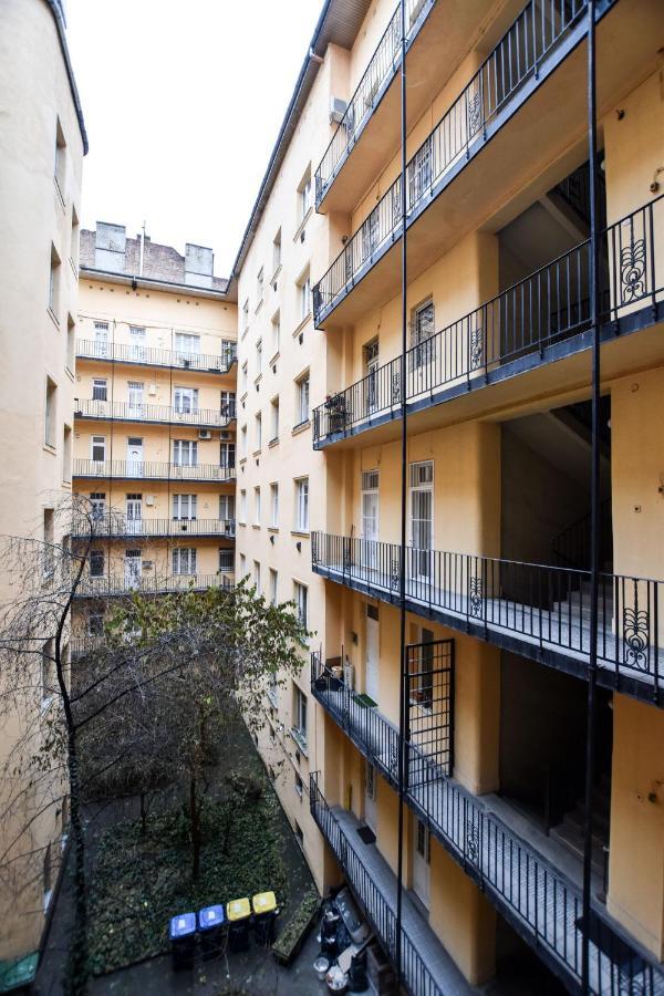 Riverside Apartment in Downtown Boedapest Buitenkant foto