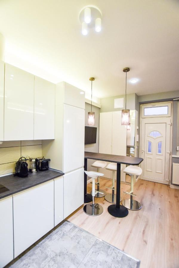 Riverside Apartment in Downtown Boedapest Buitenkant foto